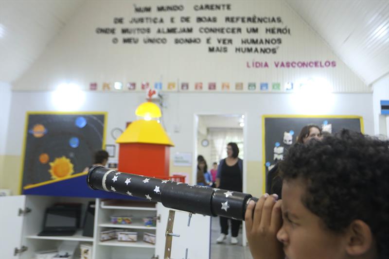 Impressoras 3D nos Faróis do Saber e Inovação colocam Curitiba na vanguarda das ações mãos na massa.
Foto: Luiz Costa/SME
