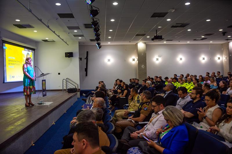 Abertura da Semana Nacional de Trânsito 2023, na sede da PRF-PR. Na imagem, a superintendente de trânsito Rosangela Battistella.