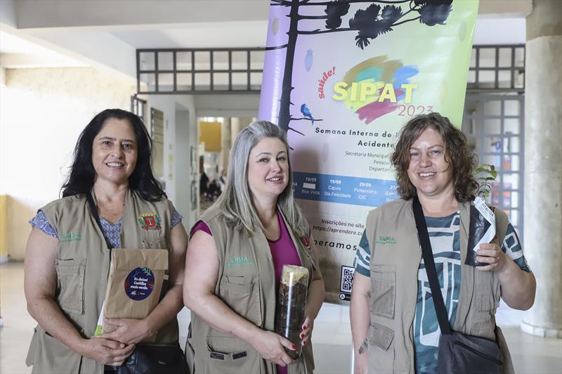 Abertura da Semana Interna de Prevenção de Acidentes do Trabalho, na Regional do Cajuru. Na imagem, Eloisa Revaldaves, Tatiana Figueiredo e Clarice Dorocinski, da Secretaria do Meio Ambiente.
Curitiba, 19/09/2023.
Foto: José Fernando Ogura/SMCS.