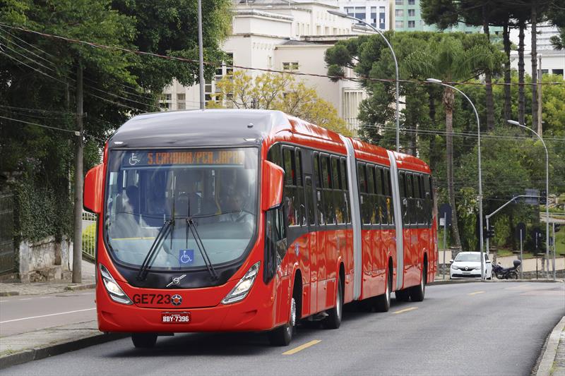 Curitiba é referência em transporte urbano, com 23 terminais de transporte coletivo distribuídos pela cidade e 330 estações-tubo. Foto: Cesar Brustolin/SMCS
