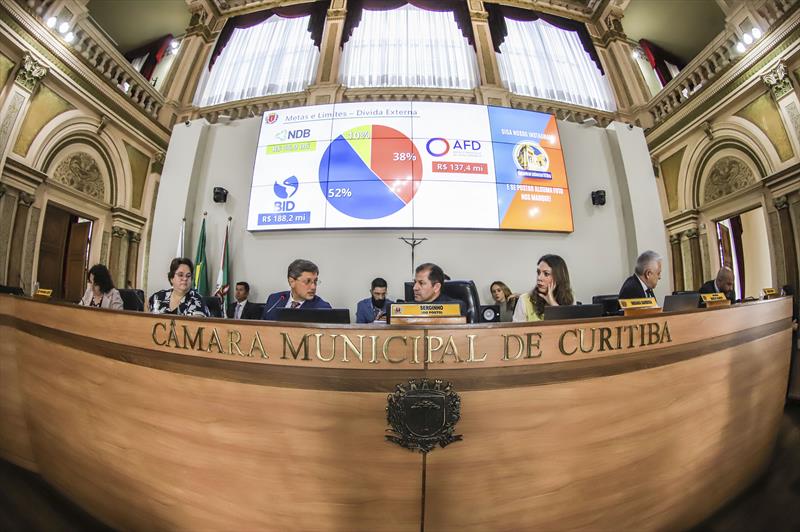 Secretário Municipal de Planejamento, Finanças e Orçamento, Cristiano Hotz, comparece a audiência pública e entrega  LOA 2024, na Câmara Municipal de Curitiba.
Curitiba, 26/09/2023.
Foto: José Fernando Ogura/SMCS