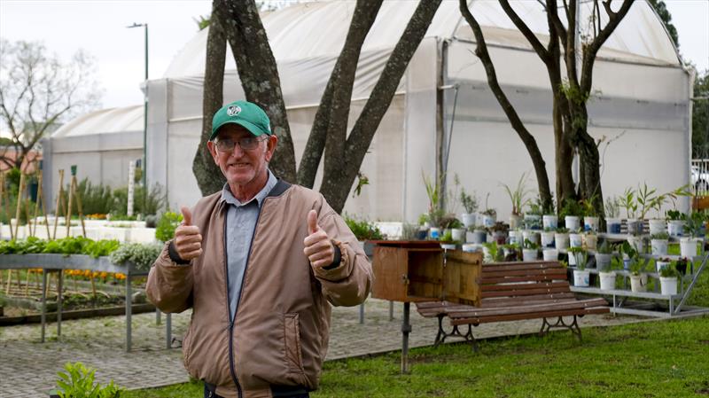 Moradores da Caximba aprimoram suas habilidades na agricultura urbana, com cursos sobre compostagem e o cultivo de hortas em espaços reduzidos na Fazenda Urbana. Na imagem Ivo Delvos.
Curitiba, 26/09/2023
Foto: Rafael Silva