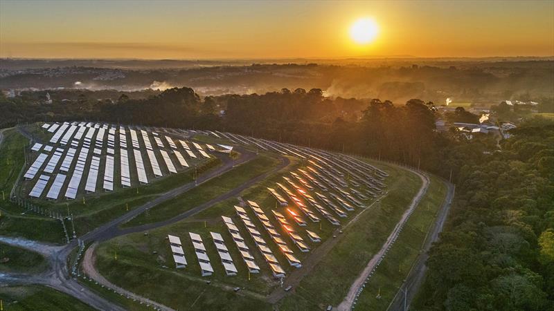 Greca leva experiências inovadoras de Curitiba ao Japão.
- Na imagem, Pirâmide Solar de Curitiba - Parque Fotovoltaico da Caximba. Foto: Ricardo Marajó/SMCS 