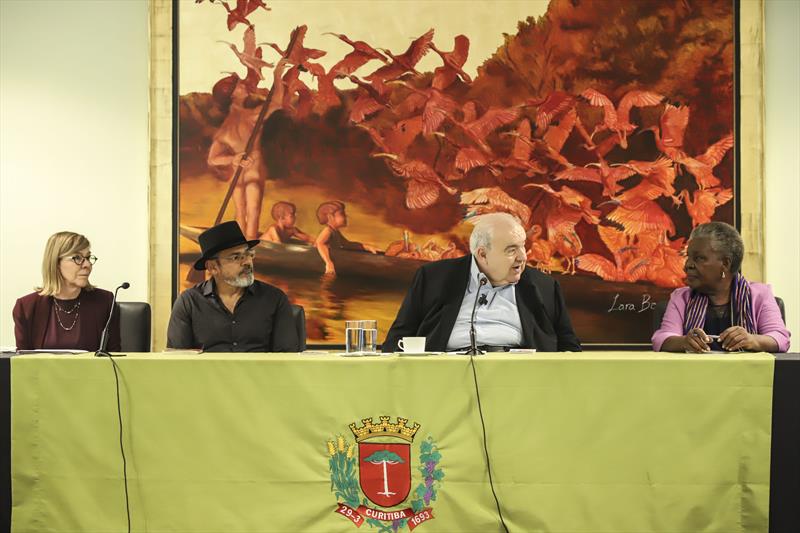 Prefeito Rafael Greca acompanhado da Presidente da FCC, Ana de Castro, recebe os palestrantes do Festival da Palavra de Curitiba.
Curitiba, 27/09/2023.
Foto: José Fernando Ogura/SMCS