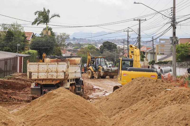 Vista das obras do complexo Tarumã, que envolve obras no viaduto da Victor Ferreira do Amaral e ruas no entorno. Na imagem obras na Rua Suécia  - Curitiba, 27/09/2023 - Foto: Daniel Castellano / SMCS