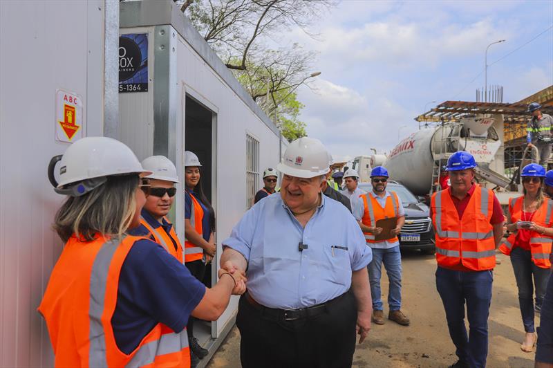 Prefeito Rafael Greca vitoria obras do complexo Tarumã, que envolve obras no viaduto da Victor Ferreira do Amaral e ruas no entorno - Curitiba, 27/09/2023 - Foto: Daniel Castellano / SMCS