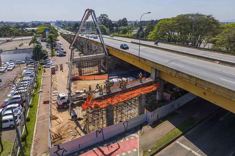 Vista das obras do complexo Tarumã, que envolve obras no viaduto da Victor Ferreira do Amaral e ruas no entorno  - Curitiba, 22/09/2023 - Foto: Daniel Castellano / SMCS