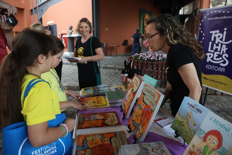 Salão do livro infantojuvenil transforma Memorial de Curitiba em universo de histórias. Foto: Cido Marques/FCC