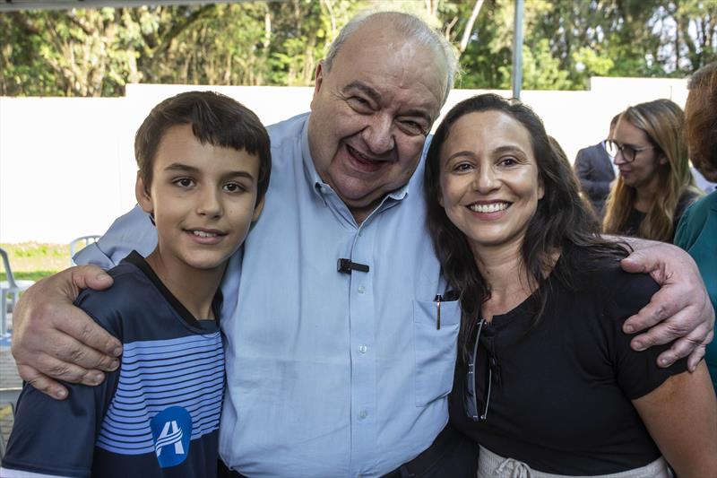 Prefeito Rafael Greca junto com o Teodoro e  da Juliana Taborda na inauguração  da nova unidade de saúde Umbará II. Curitiba,27/09/2023. Foto: Ricardo Marajó/SMCS