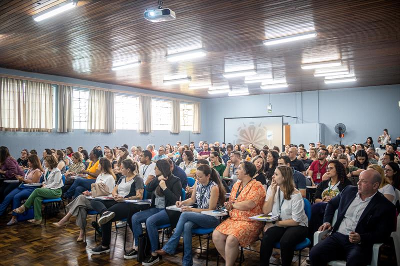 Comissão Eleitoral capacita equipes que irão trabalhar na eleição para conselheiro tutelar.
Curitiba, 27/09/2023. 
Foto: Andre Wormsbecker