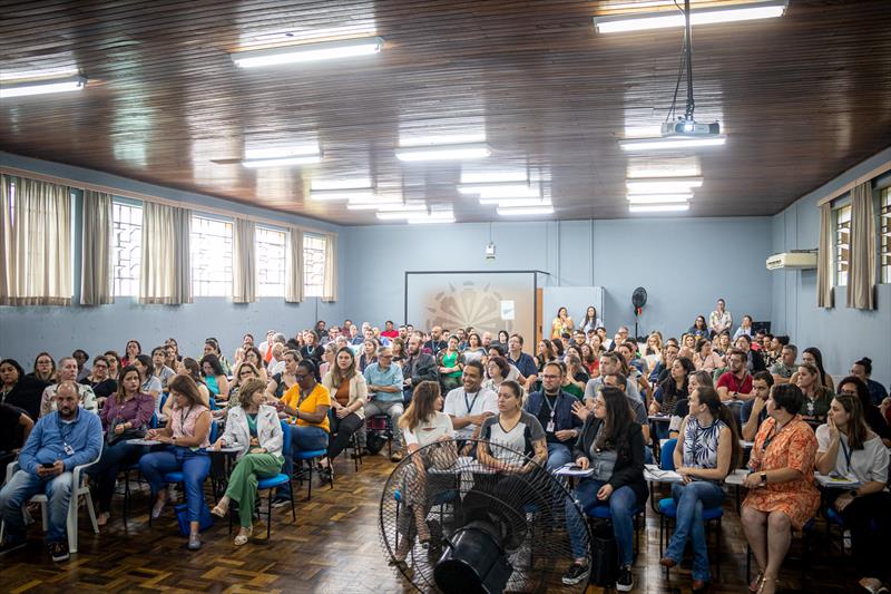 Comissão Eleitoral capacita equipes que irão trabalhar na eleição para conselheiro tutelar.
Curitiba, 27/09/2023. 
Foto: Andre Wormsbecker
