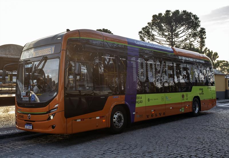 Segundo a URBS quase 100 mil pessoas já andaram de ônibus elétrico na cidade. Curitiba,28/09/2023. Foto: Ricardo Marajó/SMCS