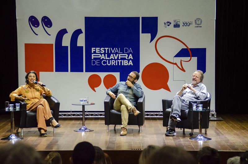 Bate-papo com Giovana Madalosso e Cristovão Tezza. Foto: Gabriela Krassuski