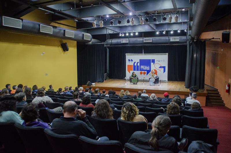 Palavra e ancestralidade com a escritora indígena Auritha Tabajara. A conversa foi mediada por Juliana Kerexú. Foto: Gabirela Krassuski