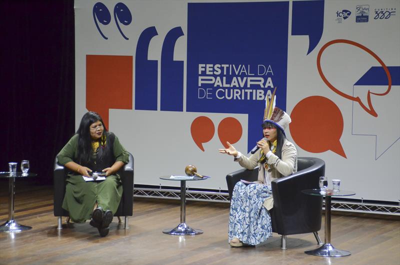 Palavra e ancestralidade com a escritora indígena Auritha Tabajara. A conversa foi mediada por Juliana Kerexú. Foto: Gabirela Krassuski