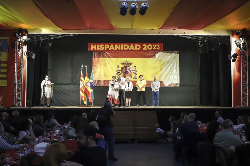 Prefeito em Exercício Eduardo Pimentel, acompanhado da Cônsul Honorária da Espanha, Blanca Hernando Barco e autoridades, comparece às festividades pelo Dia de la Hispanidad.
Curitiba, 01/10/2023.
Foto: José Fernando Ogura/SMCS