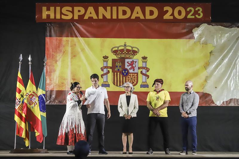 Prefeito em Exercício Eduardo Pimentel, acompanhado da Cônsul Honorária da Espanha, Blanca Hernando Barco e autoridades, comparece às festividades pelo Dia de la Hispanidad.
Curitiba, 01/10/2023.
Foto: José Fernando Ogura/SMCS