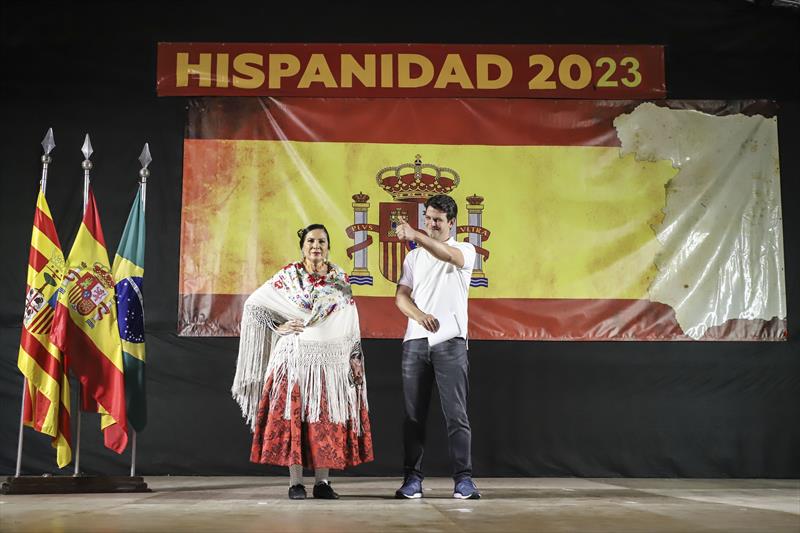 Prefeito em Exercício Eduardo Pimentel, acompanhado da Cônsul Honorária da Espanha, Blanca Hernando Barco e autoridades, comparece às festividades pelo Dia de la Hispanidad.
Curitiba, 01/10/2023.
Foto: José Fernando Ogura/SMCS
