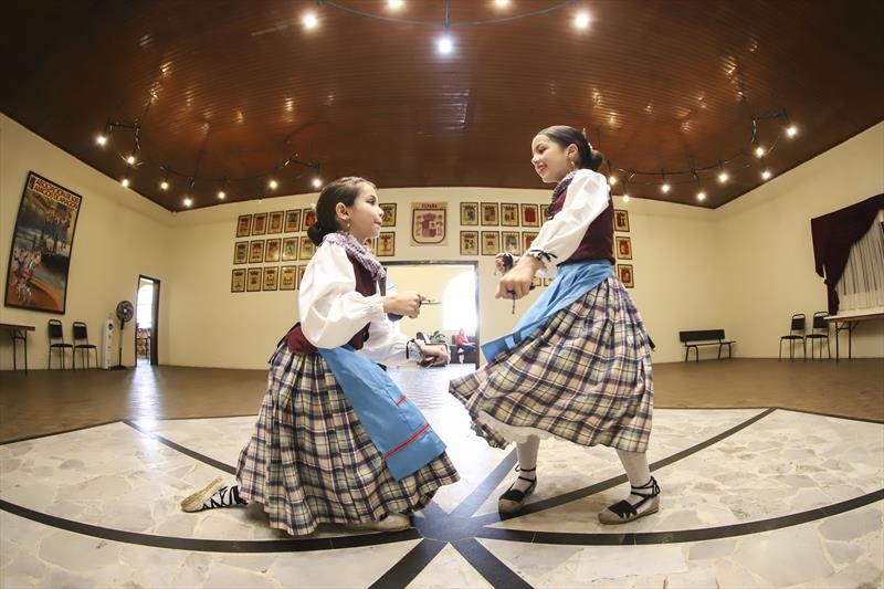 Comunidade espanhola e descendentes comemoram o Dia de la Hispanidad.
Curitiba, 01/10/2023.
Foto: José Fernando Ogura/SMCS