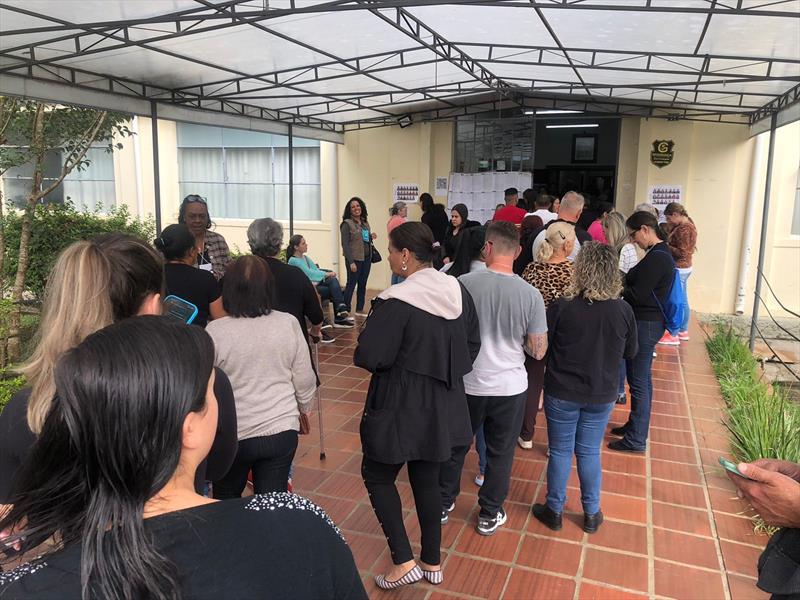 Eleição para conselheiro tutelar teve aumento de 58% no número de eleitores em Curitiba.
- Na imagem, Eleitores na Regional Cajuru.
Foto: Divulgação