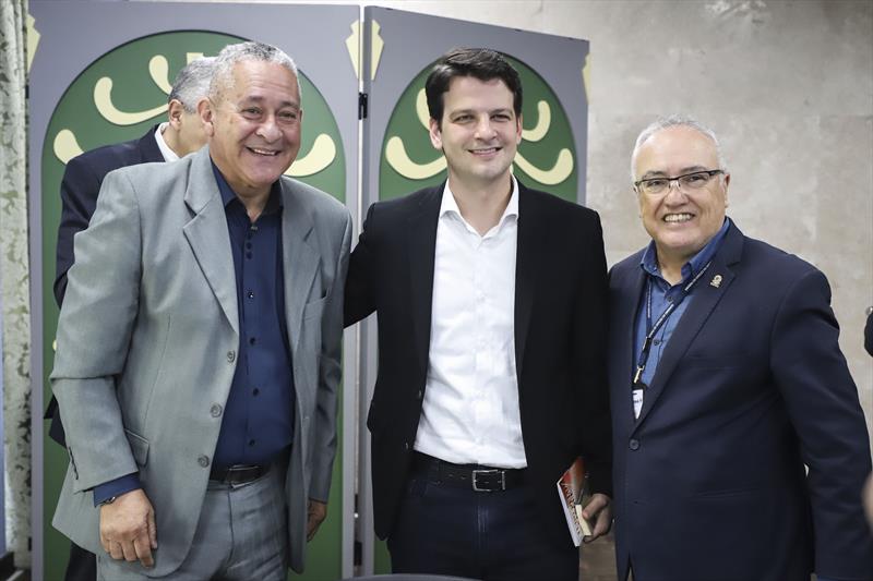 Prefeito em Exercício Eduardo Pimentel e Esposa, acompanhado de secretários e vereadores, participam de café da manhã com Pastores.
Curitiba, 03/10/2023.
Foto: José Fernando Ogura/SMCS