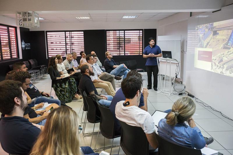 Outra oportunidade que Curitiba presta aos empreendedores é o Programa Bom Negócio, que promove jornadas de cursos práticos sobre negócios.
Foto: Valdecir Galor/SMCS