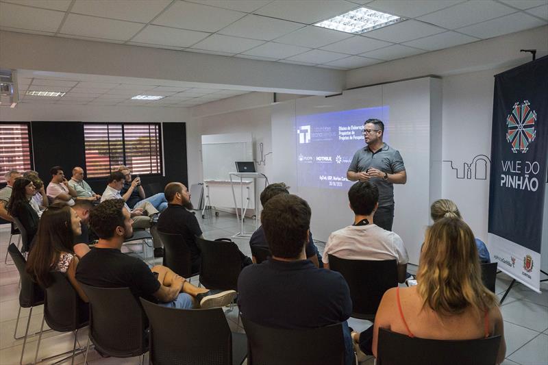 Outra oportunidade que Curitiba presta aos empreendedores é o Programa Bom Negócio, que promove jornadas de cursos práticos sobre negócios.
Foto: Valdecir Galor/SMCS