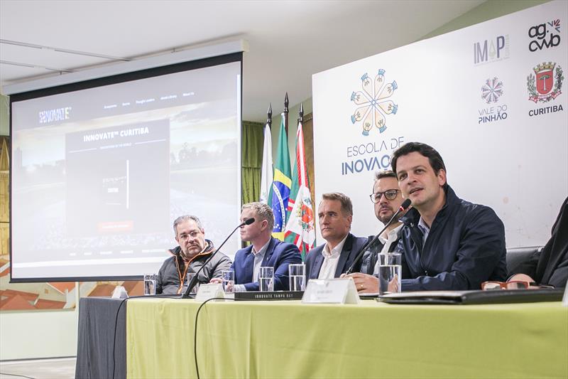 O vice-prefeito Eduardo Pimentel, no lançamento da Escola de Inovação de Curitiba e o Innovate Curitiba em parceria com o Innovate World. Curitiba, 19/10/2023. Foto: Pedro Ribas/SMCS 
