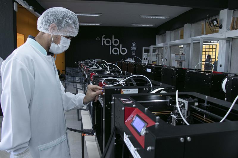 Cidade sustentável, Curitiba é eleita uma das seis cidades mais inteligentes do mundo.
- Na imagem, FabLab Cajuru. Foto: Ricardo Marajó/FAS