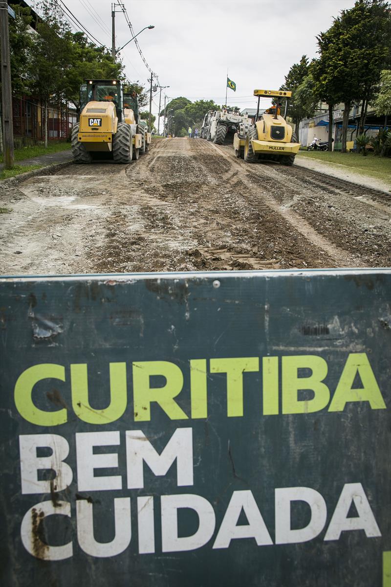 Obras de reciclagem de pavimento na Rua Prof. Brasilio Ovídio da Costa, no Santa Quitéria, Regional Portão. Curitiba, 24/10/2023. Foto: Pedro Ribas/SMCS