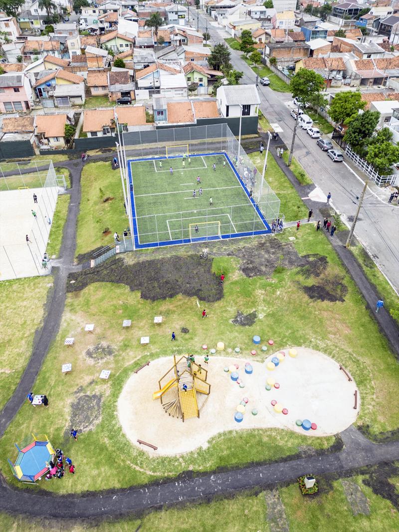Entrega da revitalização da Praça Lenyr Marés de Souza Cavallin, no bairro Ganchinho. Curitiba, 25/10/2023. Foto: Ricardo Marajó/SMCS.