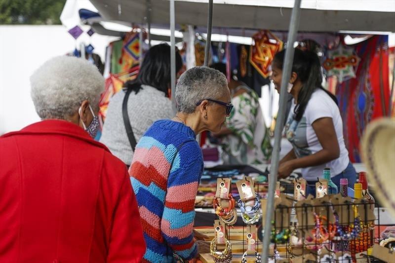 Prefeitura de Curitiba comemorando o dia da consciência negra. 👀 : r/brasil