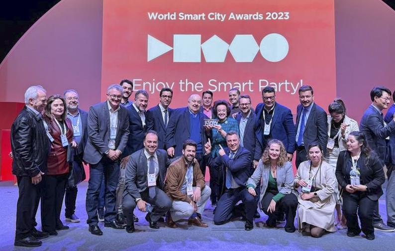 O prefeito Rafael Greca recebeu o principal prêmio do World Smart City Awards, na categoria "Cidades". 
Foto: Divulgação iCities