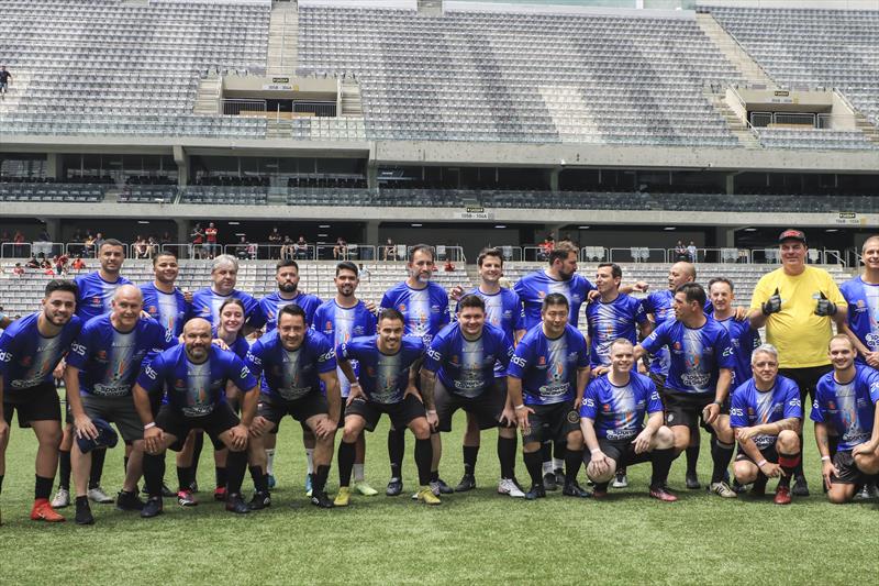 Eduardo Pimentel participa de jogo de futebol beneficente na Ligga Arena -  Prefeitura de Curitiba