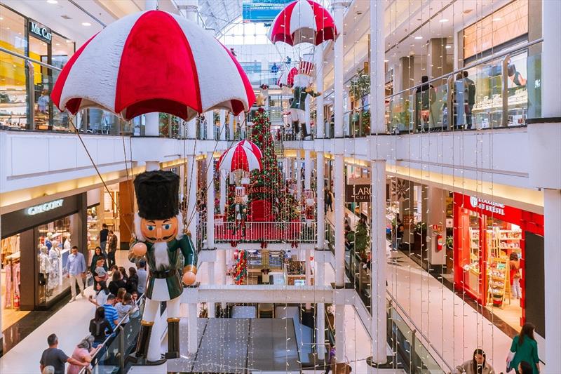 Shoppings de Curitiba entram no clima do Natal com decorações encantadoras.
 - Na imagem, Shopping Curitiba.
Foto: Divulgação