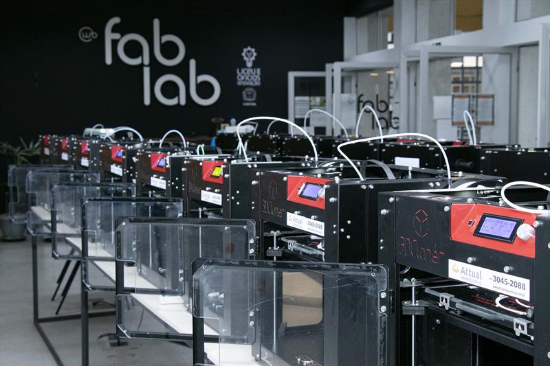 Espaço de prototipagem, no bairro do Cajuru, o Fab Lab é aberto à população para o desenvolvimento de projetos criativos. Foto: Ricardo Marajó/FAS