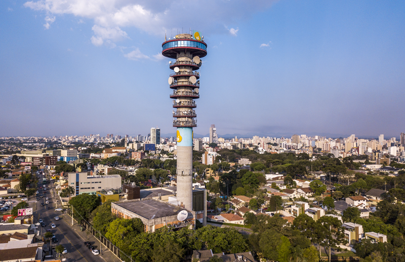 Vista aérea da Torre Panoramica da OI no bairro Mercês. - Curitiba, 19/09/2017 - Foto: Daniel Castellano / SMCS