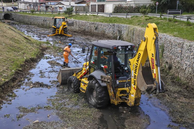 A Prefeitura de Curitiba tem implementado medidas constantes para prevenir enchentes e minimizar os impactos das fortes chuvas.. Foto: Hully Paiva/SMCS