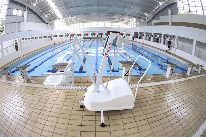 Cadeira Elevadora para piscinas já está disponível nas oito piscinas públicas de Curitiba.
Curitiba, 27/11/2023.
Foto: José Fernando Ogura/SMCS
