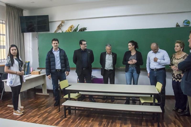 Depois da abertura do mutirão de castração, o vice-prefeito Eduardo Pimentel também visitou a Escola Municipal Jornalista Arnaldo Alves da Cruz.
Curitiba, 27/11/2023.
Foto: Levy Ferreira/SMCS