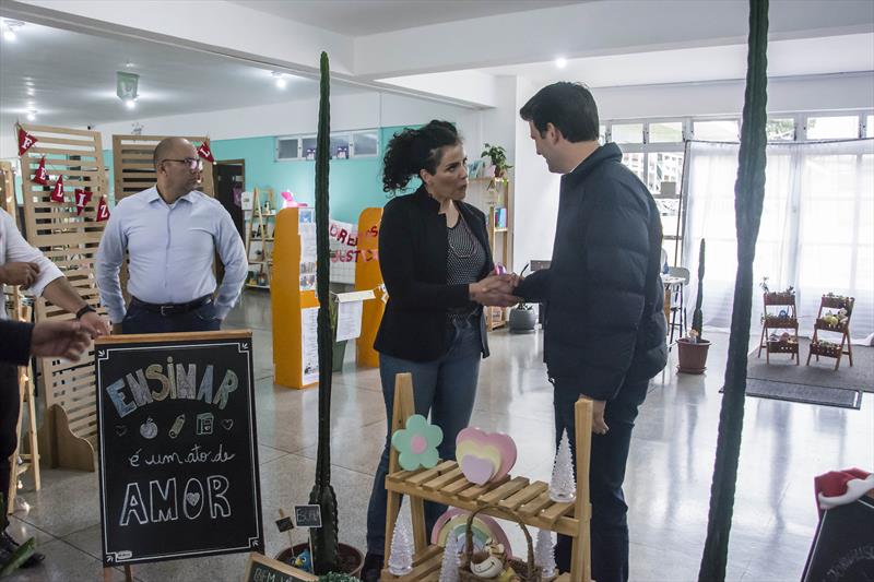 Depois da abertura do mutirão de castração, o vice-prefeito Eduardo Pimentel também visitou a Escola Municipal Jornalista Arnaldo Alves da Cruz.
Curitiba, 27/11/2023.
Foto: Levy Ferreira/SMCS