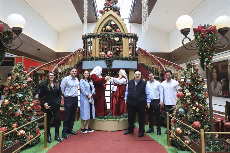 Prefeito Rafael Greca visita a decoração de natal do Shopping Mueller.
Curitiba, 28/11/2023.
Foto: José Fernando Ogura/SMCS