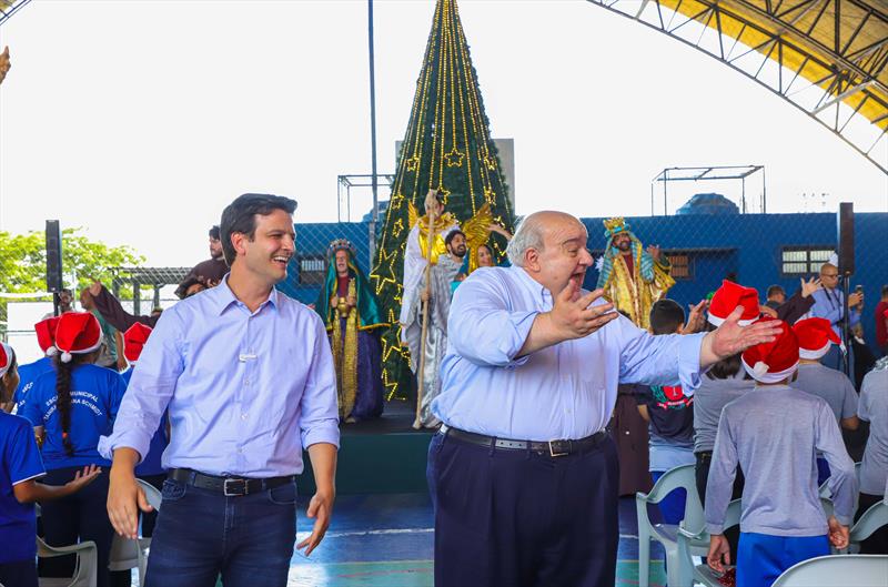 Prefeito Rafael Greca e o vice-prefeito Eduardo Pimentel, na apresentação do Auto de Natal na Regional Boa Vista. Curitiba, 29/11/2023. Foto: Hully Paiva/SMCS