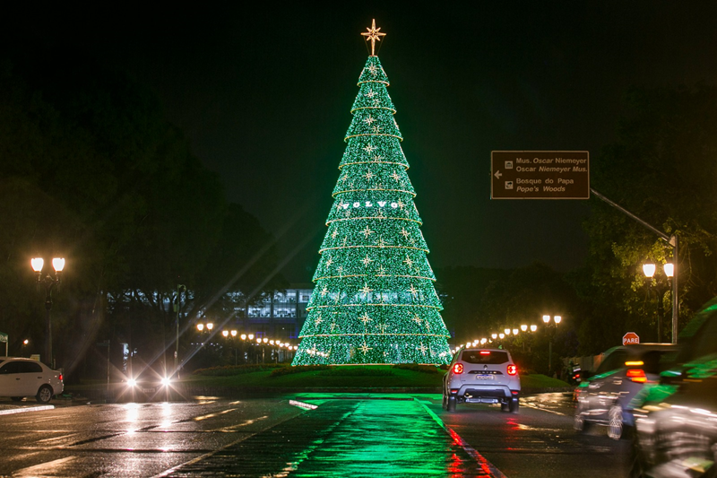 Acender das luzes da Árvore de Natal da Volvo. Curitiba, 23/11/2023. Foto: Pedro Ribas/SMCS