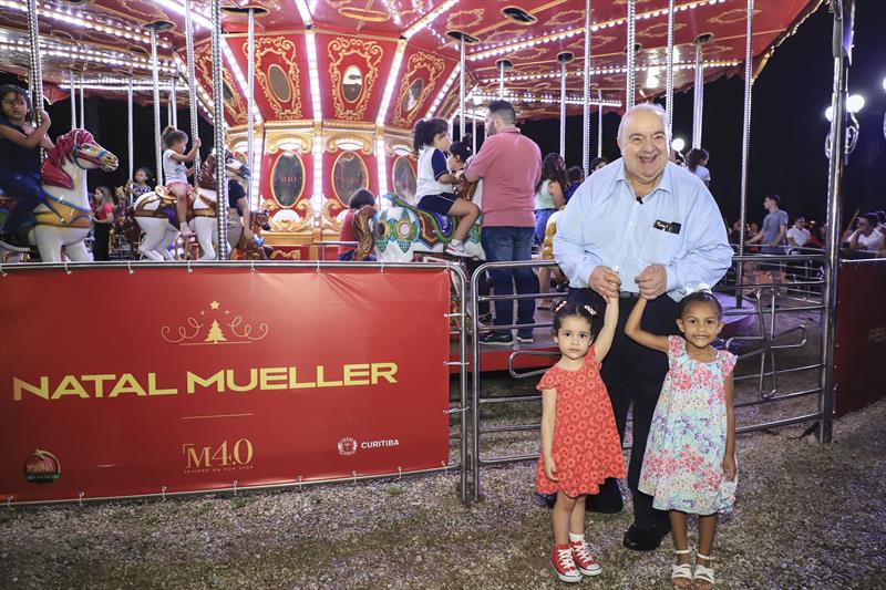 Prefeito Rafael Greca prestigia a abertura do auto de Natal do Shopping Mueller no Passeio Público.
Curitiba, 30/11/2023.
Foto: José Fernando Ogura/SMCS