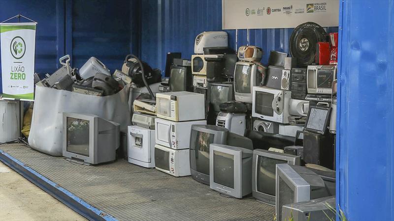 Prefeitura de Curitiba promove os últimos mutirões de recolhimento de lixo eletrônico do ano.
Foto: Luiz Costa/SMCS  (arquivo)