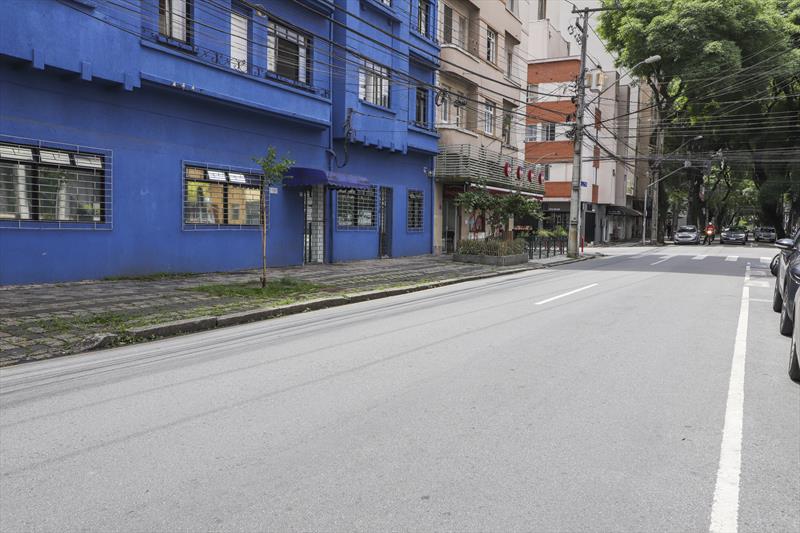 Rua Visconde do Rio Branco, ganha pavimento novo, mais segurança e mobilidade. Curitiba, 30/11/2023. Foto: Hully Paiva/SMCS