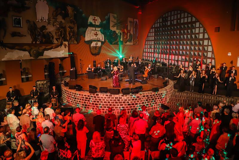 Fafá de Belém cantou no palco do Memorial de Curitiba e foi a grande atração do concerto Paz & Natal em Curitiba. Curitiba, 02/12/2023. Foto: Hully Paiva/SMCS