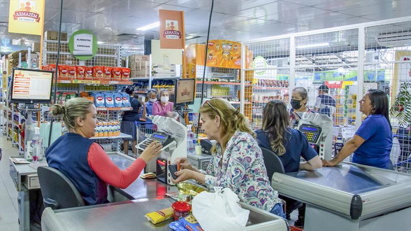 Semana da Economia dos Armazéns da Família tem macarrão de arroz e frango a passarinho mais baratos.
Foto: Levy Ferreira/SMCS  