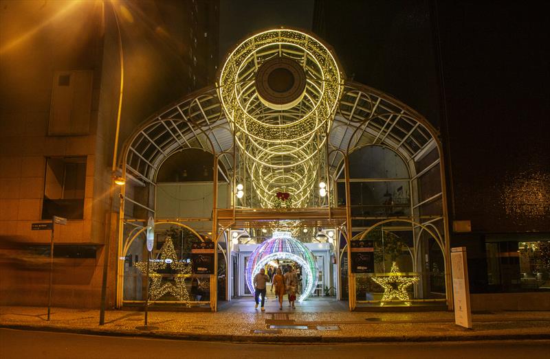 Decoração de Natal Rua 24 Horas. Curitiba, 05/12/2023. Foto: Ricardo Marajó/SMCS